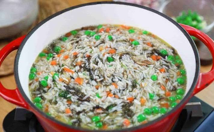 上海菜泡饭 Shanghai-style Rice In Seaweed & Mix pea carrot corn Soup